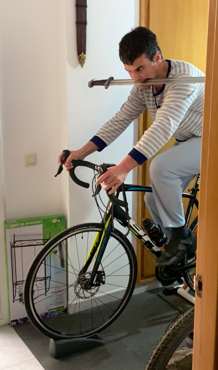 Circill's tweet photo. Dia 366465775 de confinament: tot aparentment normal. @MaloRuso
#confinament #AcabaremTocats #AMachete #entreno https://t.co/UxBe6g8U0K
