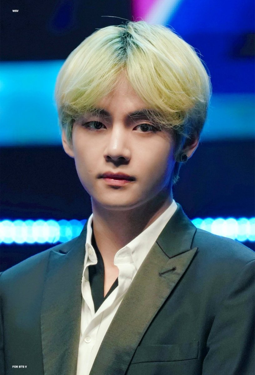 taehyung giving off rich ceo vibes; a thread