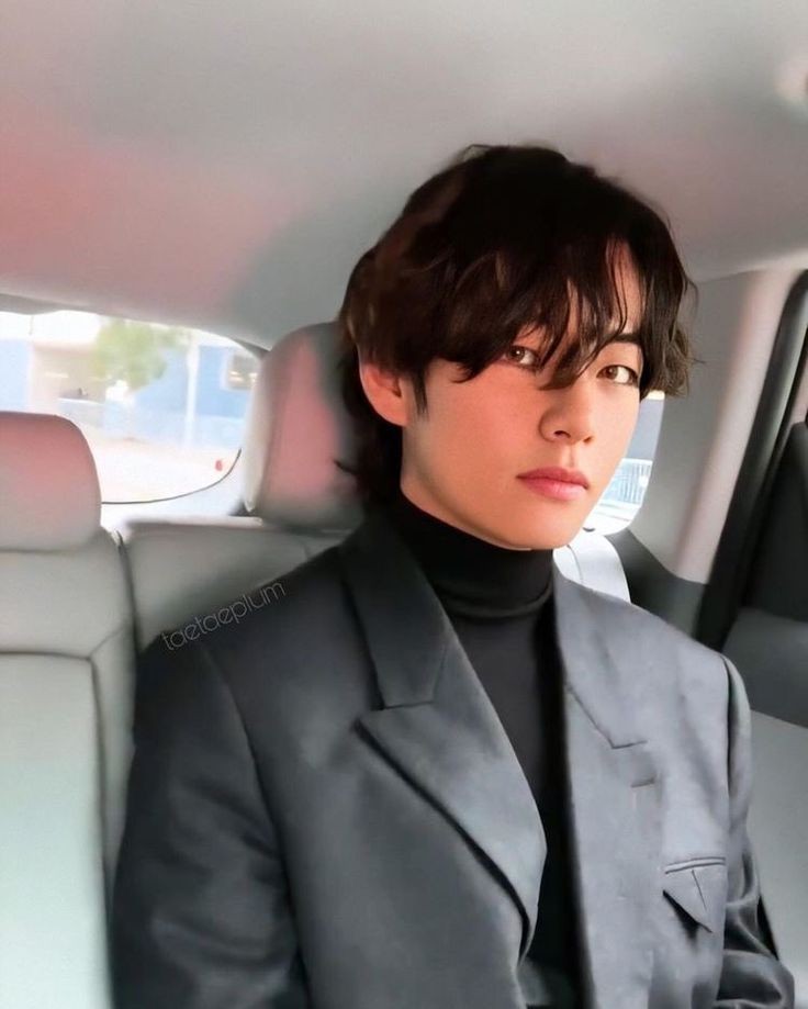 taehyung giving off rich ceo vibes; a thread