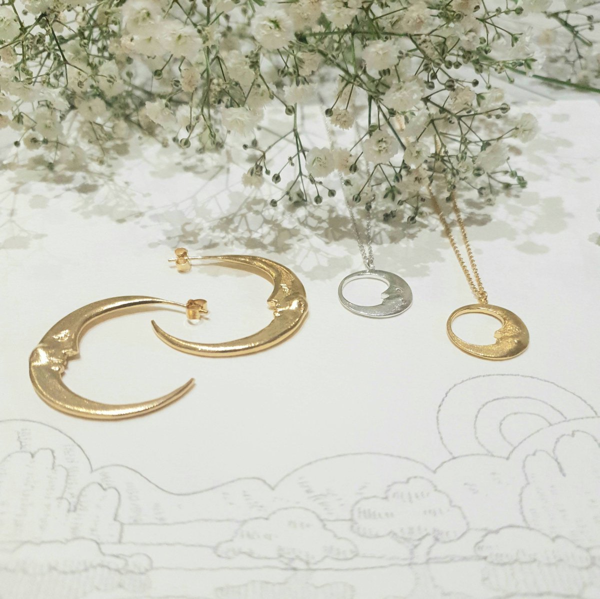 Our newest designer @manonjewelley brings us the amazing moon collection🌛💕
Availble now at silverado.co.uk!👀
#silverado#silveradobrighton#ethicaljewellery#shopsmall#manonjewellery#silveradojewellery#moonjewellery#handmade