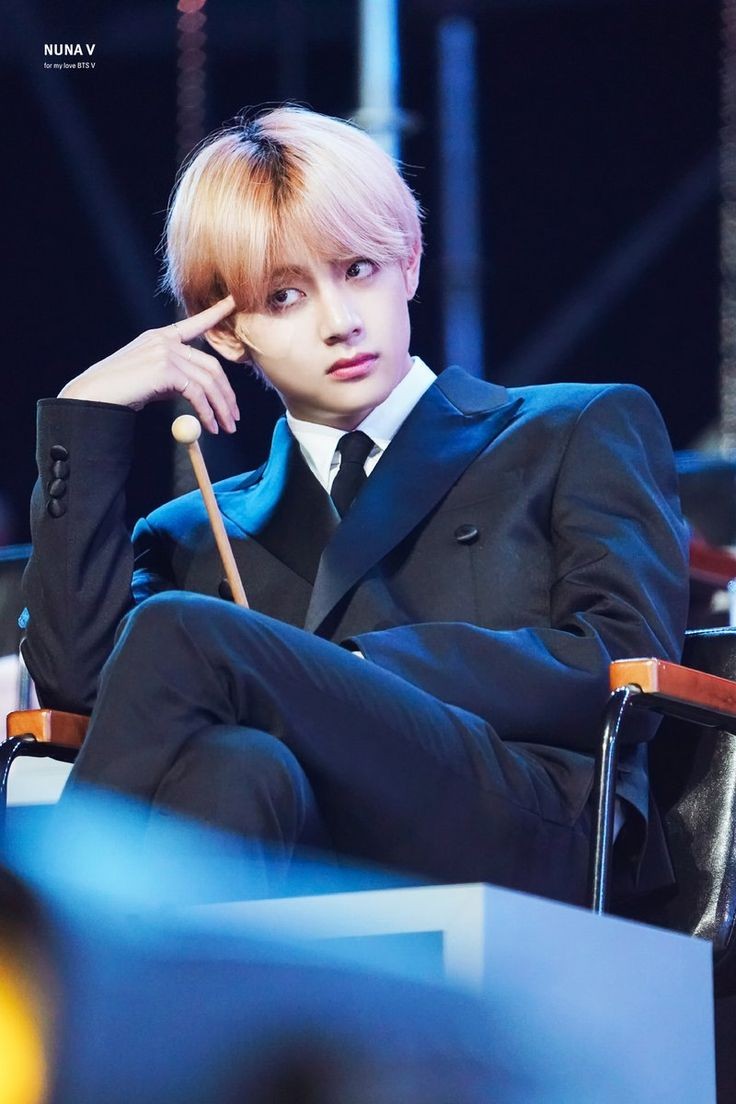 taehyung giving off rich ceo vibes; a thread