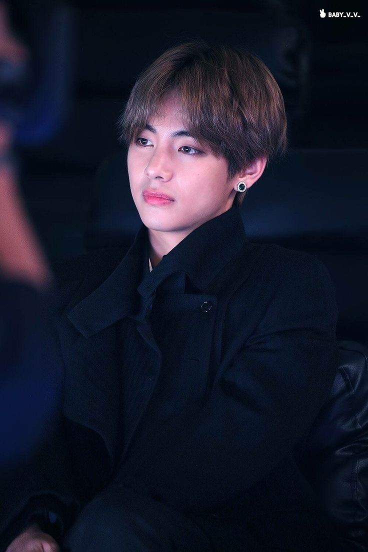 taehyung giving off rich ceo vibes; a thread