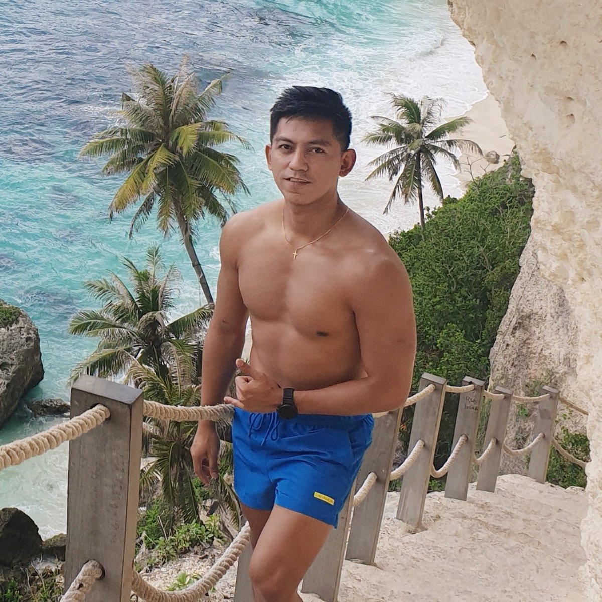 akosioxyboy's tweet photo. Beach Please 😭

#Oxyboy #Oxyventure #BatangGala #BuhayByahero #comeseeph #OxyGoesToBali #TYVML #LiveLifeToTheFullest #LiveLifeToTheFullestWithNoRegrets #BlueBoy #BoyHashtag #TummyDontCare https://t.co/ZuoVfICmSm