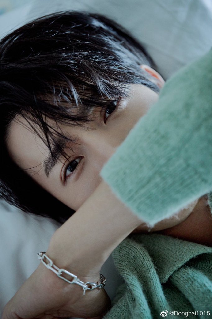 onlyhaecn's tweet photo. 【Oversea fans pre order of donghae photobook Colmar Sign】Taobao transport link: https://t.co/KTqftQQ5sz https://t.co/ce82Lw7rOn