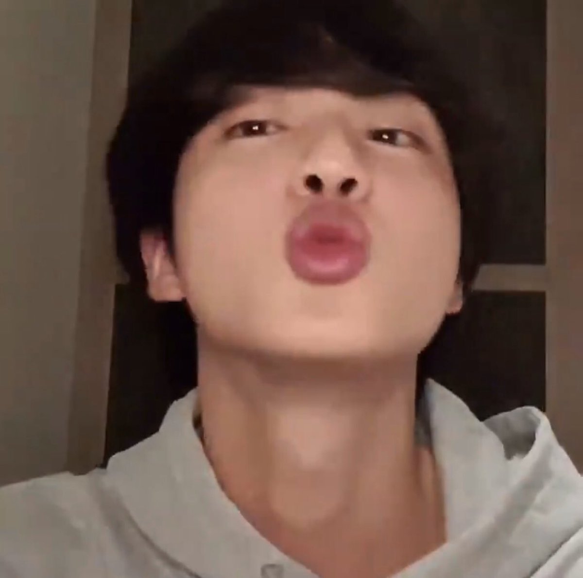 seokjin sending kisses whenever he finishes his vlive T^T he's the most precious