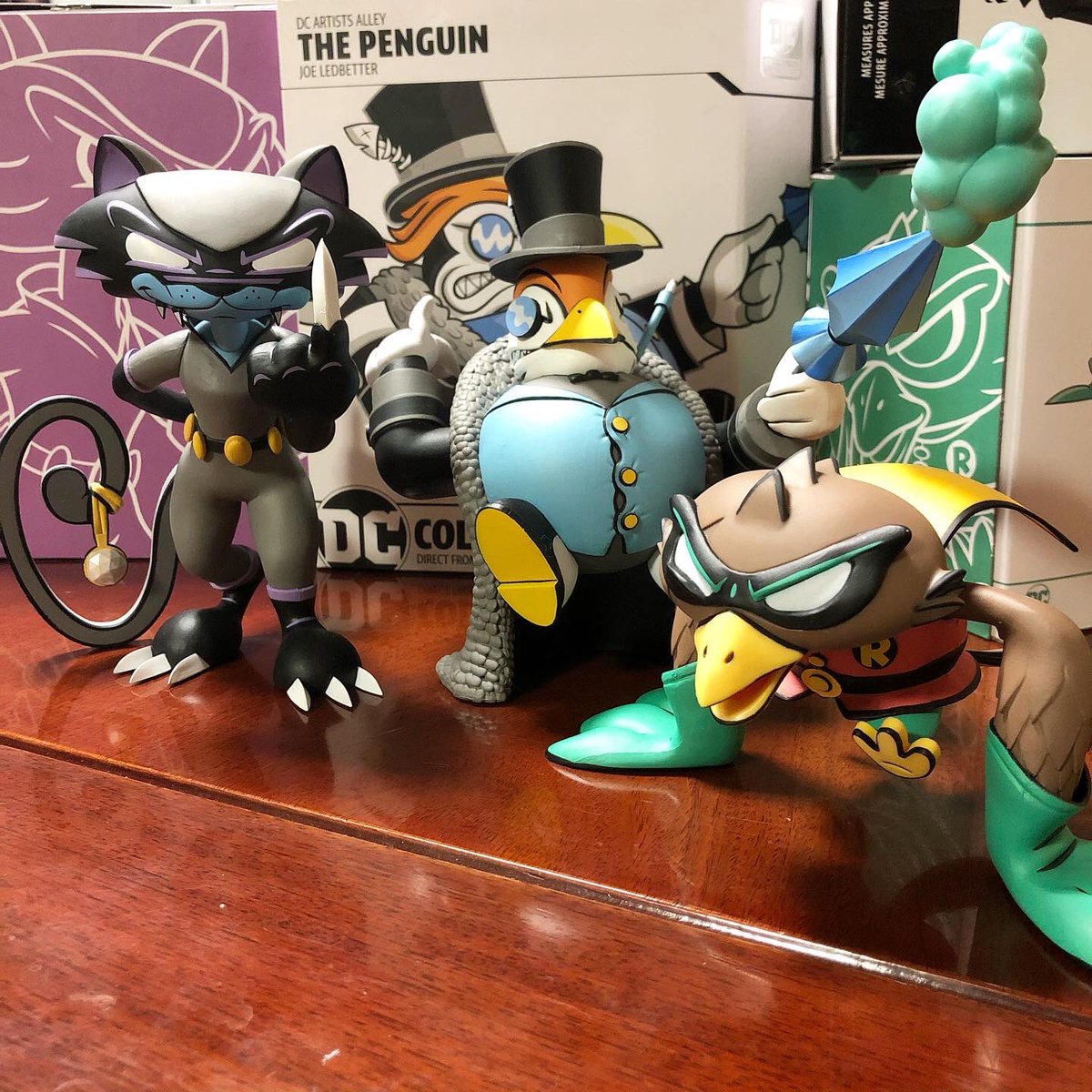 mitsurwan's tweet photo. DCコレクティブルズのアーティストアレイ、レッドベターをついに手に入れた!ロビン、ペンギン、キャットウーマン。ペンギンかわいい!ホットトイズやファンコpop!以外にも集めてしまう。。米アマ爆安セール見つけてラッキー。 #dcコレクティブルズ #dccollectibles #joeledbetter #batman #robin https://t.co/9EyFa4KGla