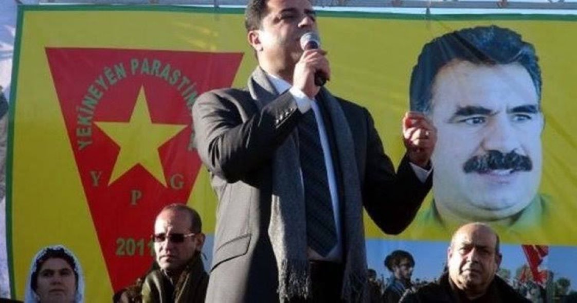 NuMbErOnE1907's tweet photo. Selahattin Demirtaş teröristtir kanı bozuktur. Buna destek verenlerde vatan hainidir. Kürt kökenli kardeşlerimizin temsilcisi Türk devletidir.Eşini çocuklarını dağa yollasın PKK saflarına. Buna özgürlük isteyenler de alçaktır. Çizgisini beğenenler şerefsizdir!
#SelahattinDemirtas https://t.co/WLfXwWlMdP