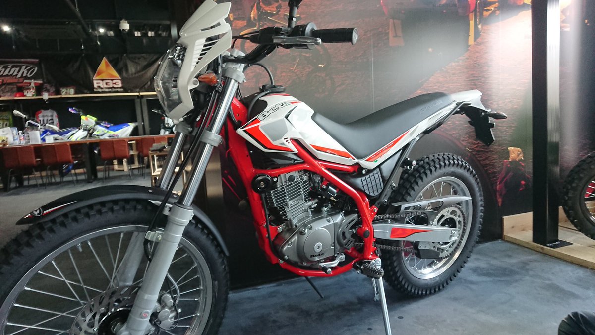 BETA ALP200入荷しました。 シートを外せばトライアル遊びができる優れ