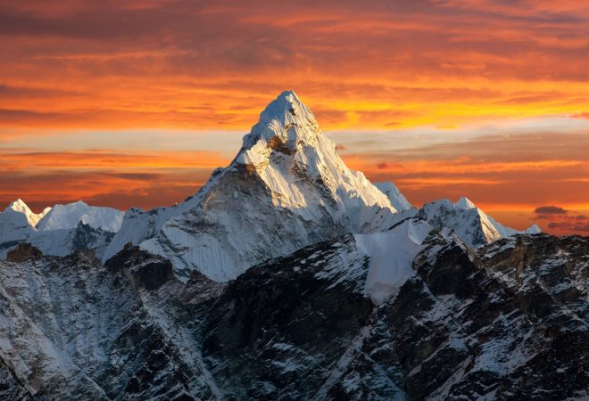 eagleeyetrek's tweet photo. Beautifun #sunset in Himalayas of #nepal Mt. Ama Dablam the main peak is 6,812 metres (22,349 ft), the lower western peak is 6,170 M. 

#eagleeyetrek #StayHome #StayHomeStaySafe #amadablam #travelasia #everestbasecamp https://t.co/Jkk4eG8kLT