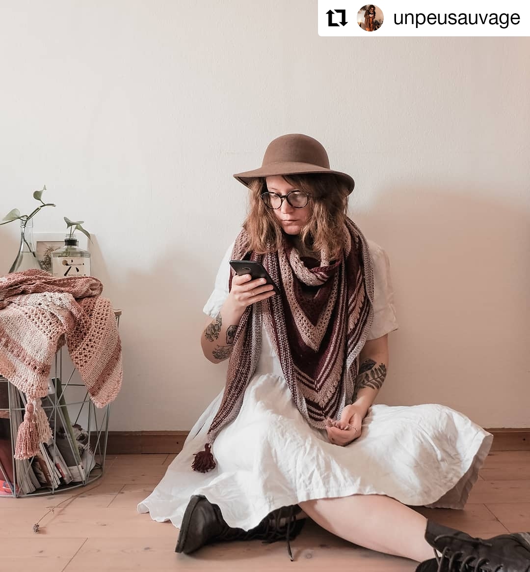 Yarnz_nl's tweet photo. I adore the safe & snug Spring vibes from Giulia's @unpeusauvage latest photoshoot with the Dried Lavender shawls 💕
Launch on Sunday to members of our Project Club
https://t.co/RoHRZER88y
#DriedLavenderShawl #shawlknitting #ecoknitting #ProjectClub #knit #UnPeuSauvage #Yarnznl https://t.co/A4yj7XKYNh