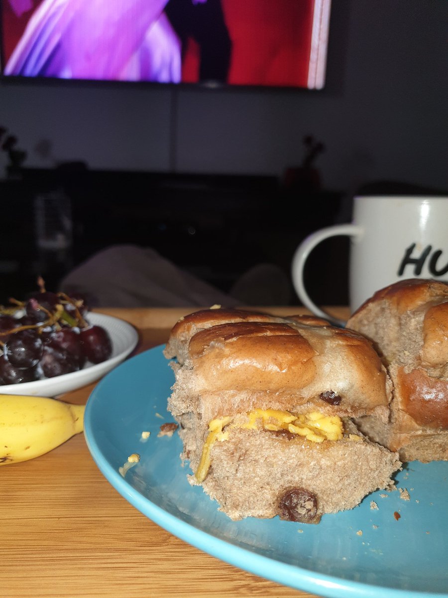 LaylaLaurenLeo's tweet photo. Good morning ... I like my buns with cheese... What's your preference? 

#GoodFriday 
#BlessedEasterWeekend
#PrayfromHome https://t.co/J4WpZwotx0