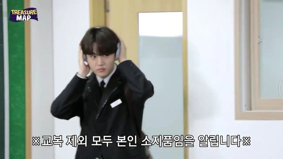 Student 9: DoyoungLike dancingListening to the music every free class