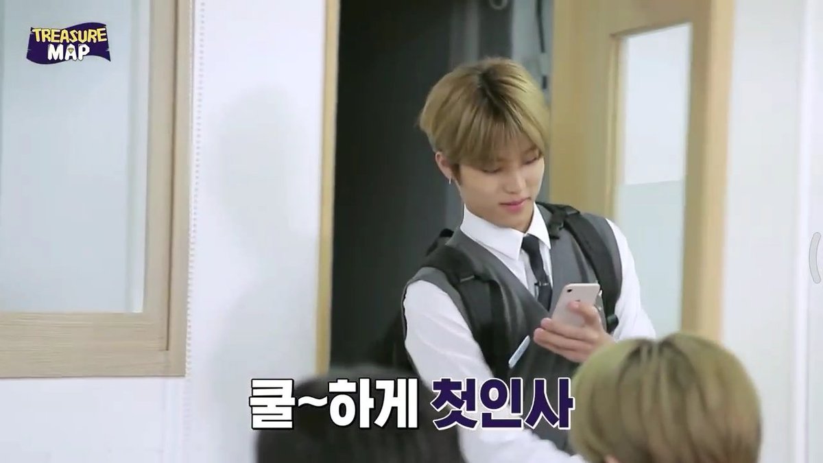 Student 11: Park JeongwooAll student like to tease himOnly pay attention to his phoneCrackhead