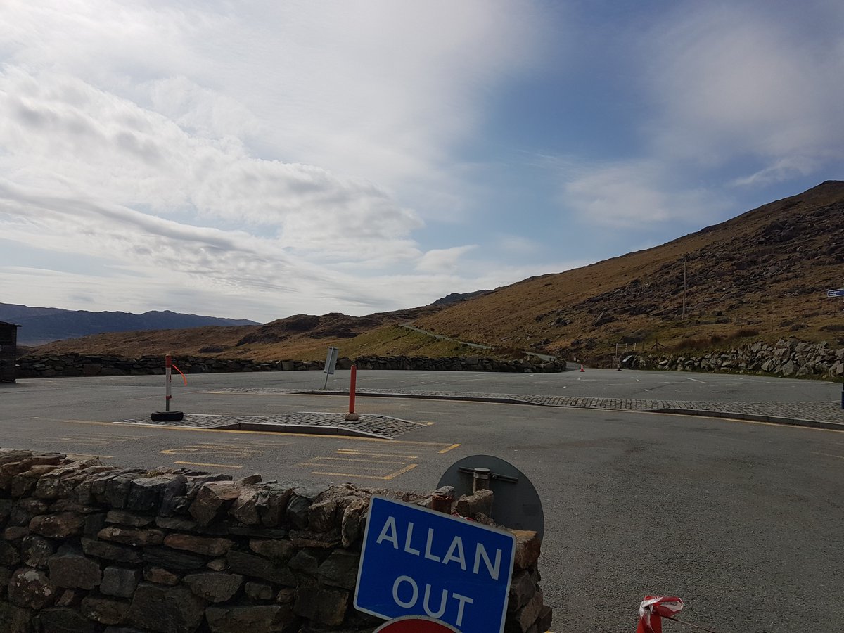 NWPDenbighRural's tweet photo. We need Snowdonia to stay like this over the weekend

Please follow the rules

#StayHomeSaveLives #COVID19 #ProtectOurNHS https://t.co/WrLYAGahKa