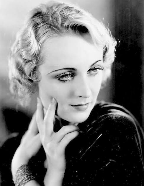 I have been watching a lot of pre-code/30s/40s/50s films and made the following observations - obviously Hollywood favours a few certain looks so this isn’t surprising, and also these are just visual comparisons, no reflection on anyone’s acting.1: Carole Lombard/Amber Valletta