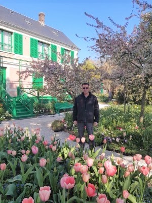 Chef jardinier de la Fondation #Monet, Jean-Marie Avisard vous ouvre virtuellement les portes des jardins du maître impressionniste au travers de cette interview. Puisque vous ne pouvez pas venir à #Giverny, Giverny vient à vous !
fondation-monet.com/actualites/jea…
