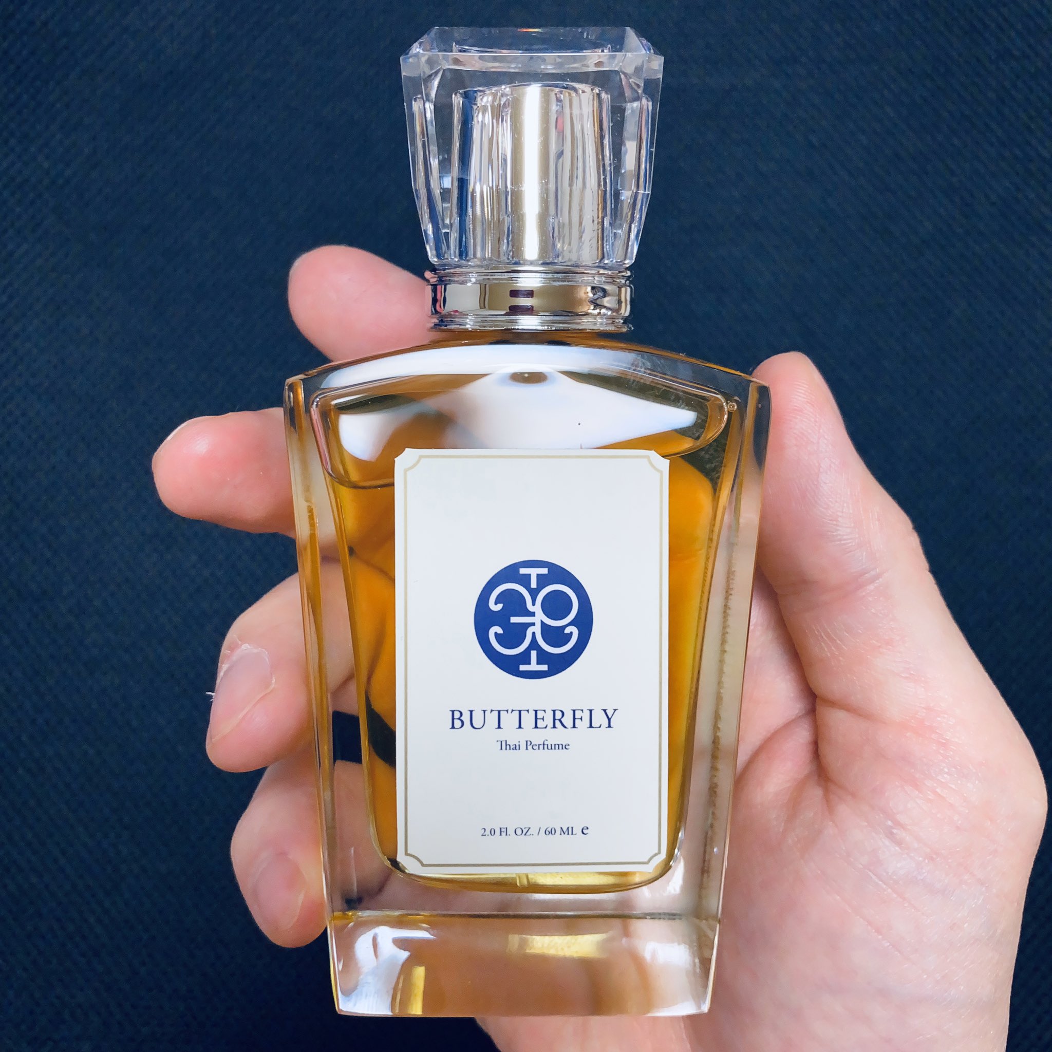 たなたろ 香水屋 タイ 発ニッチフレグランスメゾン バタフライタイパフューム タイで名前買いしてしまった タバコ ローズ が素晴らしいです 酸味のあるブルガリアンローズに柔らかく主張するタバコの香り トムフォード カフェローズ に似てます