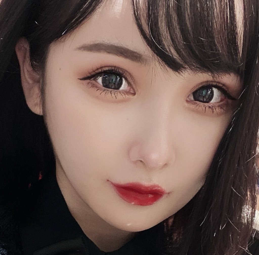いきりちゃん コンタクトによる目の大きさの変化 14 5mm 14mm 目付き矯正をして目の縦幅を広くしてから大きい カラコンを付けると白目が少なくなり目が小さく見える印象になってしまったのでカラコンを小さくして余白を出し目の横幅が広く見えるように いきりちゃん コンタクトによる目の大きさの変化 14 5mm 14mm 目付き矯正をして目の縦幅を広くしてから大きい カラコンを付けると白目が少なくなり目が小さく見える印象になってしまったのでカラコンを小さくして余白を出し目の横幅が広く見えるように