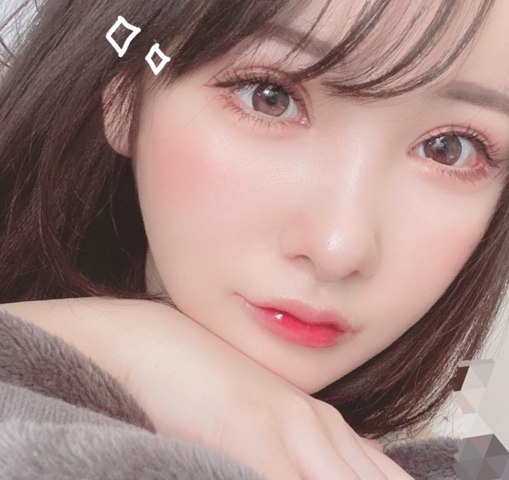 いきりちゃん コンタクトによる目の大きさの変化 14 5mm 14mm 目付き矯正をして目の縦幅を広くしてから大きい カラコンを付けると白目が少なくなり目が小さく見える印象になってしまったのでカラコンを小さくして余白を出し目の横幅が広く見えるように いきりちゃん コンタクトによる目の大きさの変化 14 5mm 14mm 目付き矯正をして目の縦幅を広くしてから大きい カラコンを付けると白目が少なくなり目が小さく見える印象になってしまったのでカラコンを小さくして余白を出し目の横幅が広く見えるように
