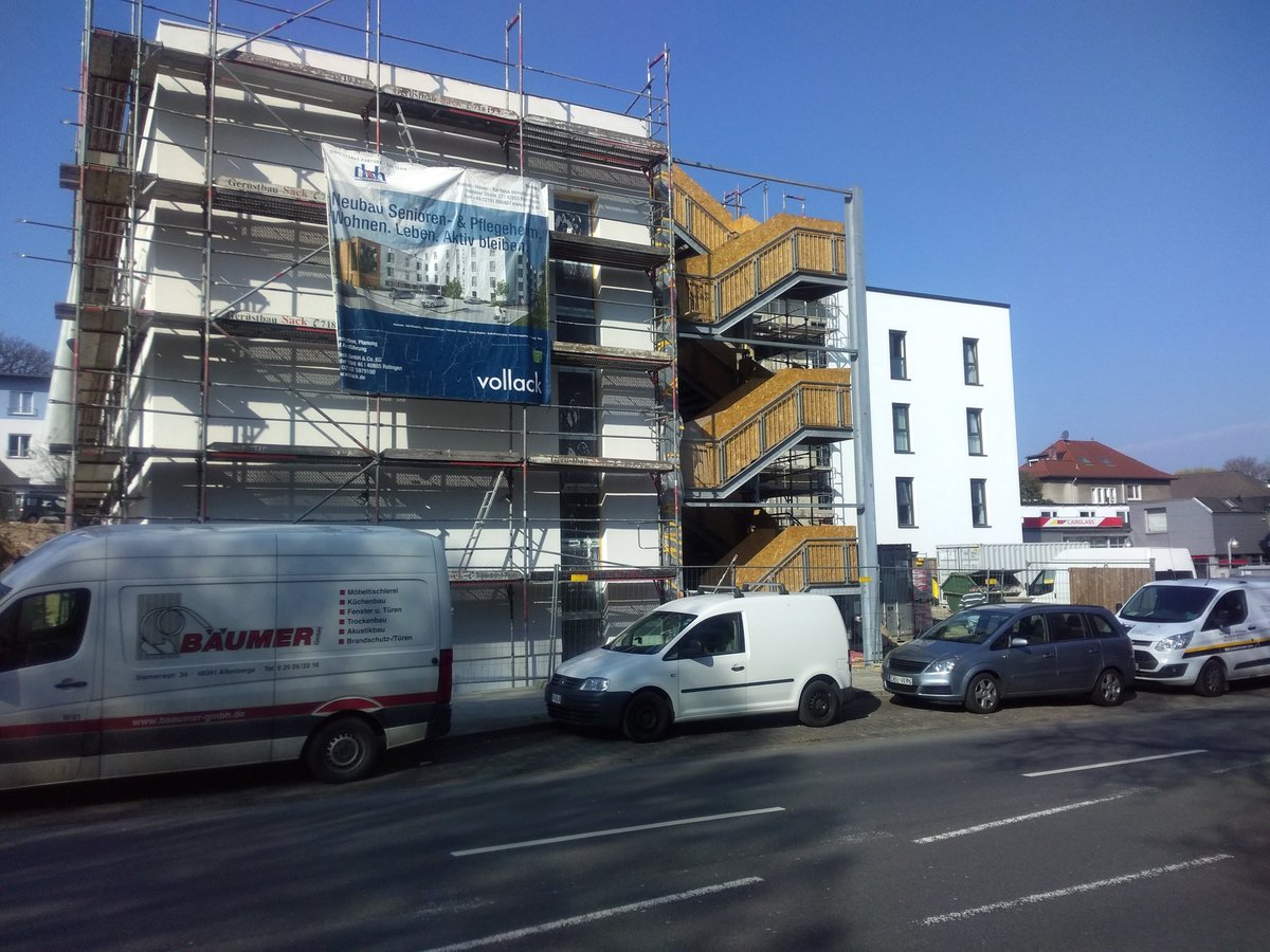 jwurzer's tweet photo. Yesterday in the neighborhood: One van behind the other. Never before was construction noise so welcome. Germany is working. We will also master this crisis. As we've always done. That's why I'm investing now. It could even be an upswing after a consumption and investment backlog https://t.co/rOvb7p82PR