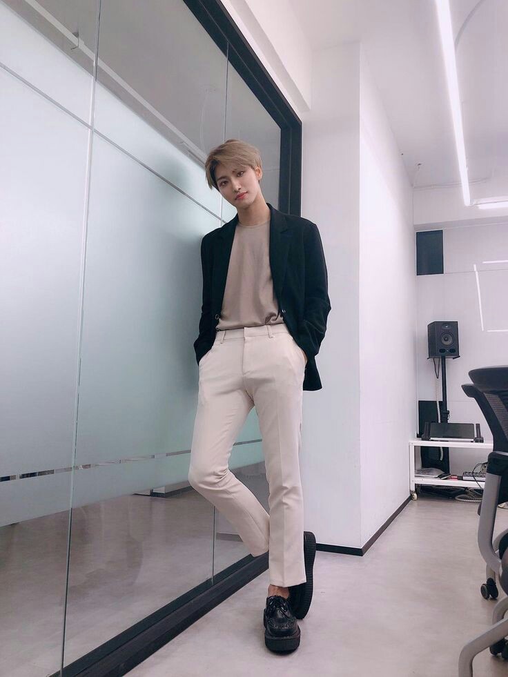 seonghwa’s looks + fitsft his long ass legs ; a THREAD