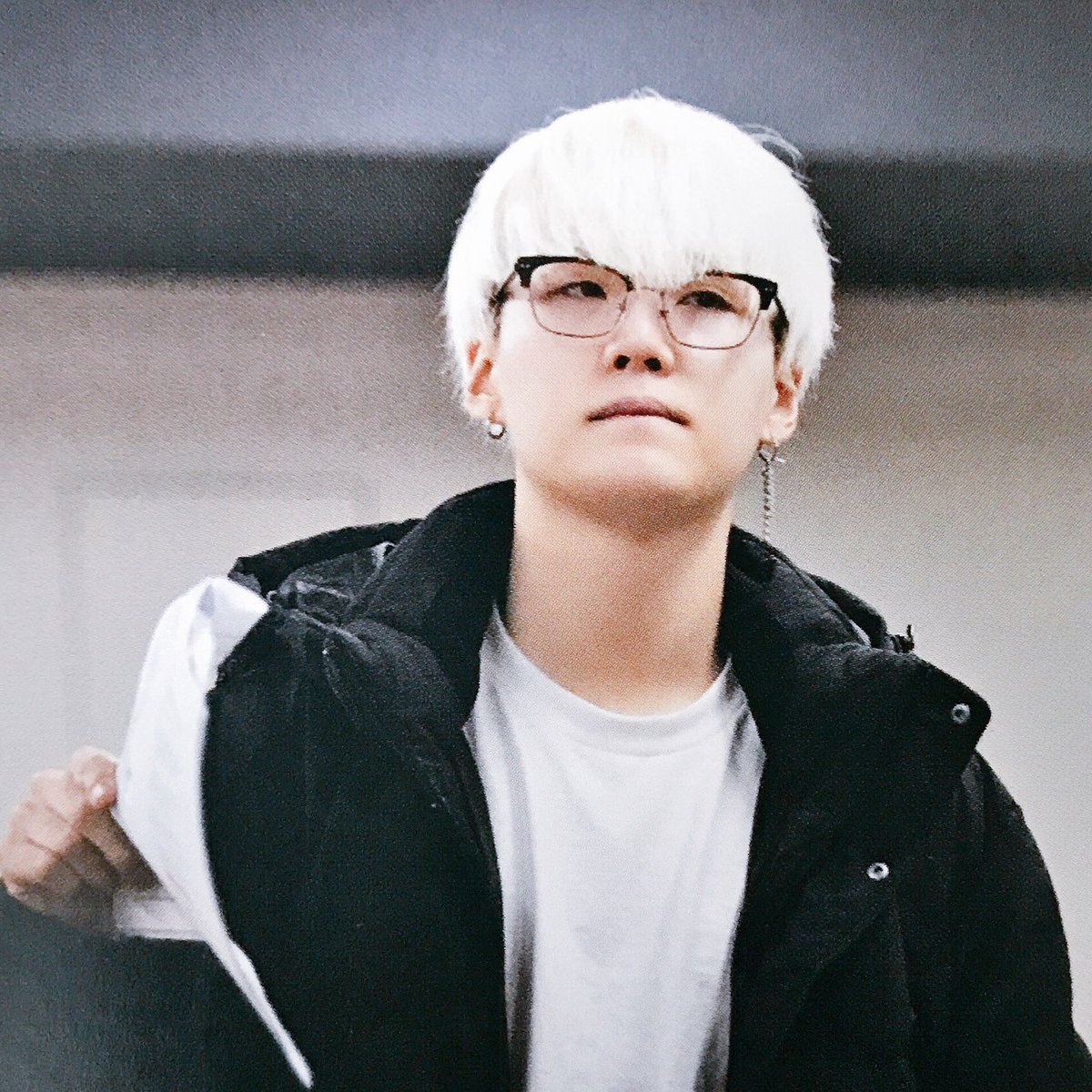 Yoongi with glasses, an eye opening thread.