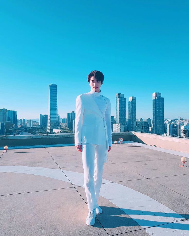 seonghwa’s looks + fitsft his long ass legs ; a THREAD