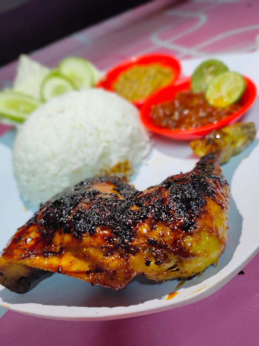 ni2ngku's tweet photo. Assalamualaikum, satu lagi Bantu promo usaha sodara yang mencoba mencari rezeki di bisnis kuliner “ayam bakar bang Nurman”, untuk order bisa ke no telp/wa 089643034699
Lokasi:  gang haji Saun no.8 (depan TPU srengseng sawah) kel. srengseng sawah. https://t.co/zA9NOi1sJZ