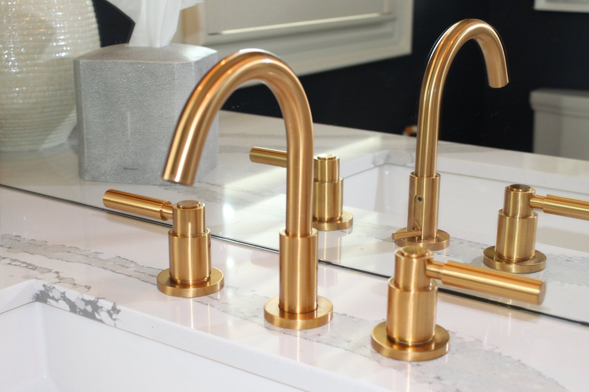 Up close & personal with this GORGEOUS Jaclo faucet in Satin Gold! 

#designyourhome #southernstyles #lexingtonky #shoplocallex #louisville #shoplocallouisville #bathroomdesign #bathroomdecor #bathroomgoals #fridayvibes #weekendvibes #jewelryforyourhome #upclose