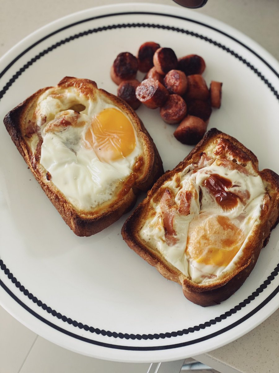 Por ejemplo el desayuno de hoy de él y el mío avena😂