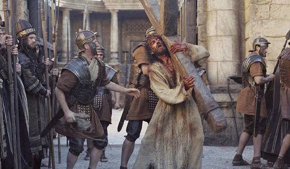 Jovens_catolics's tweet image. 11h - Jesus recebe a cruz (1 Ped 2,24) (Mt 27,31) (Jo 19,17)