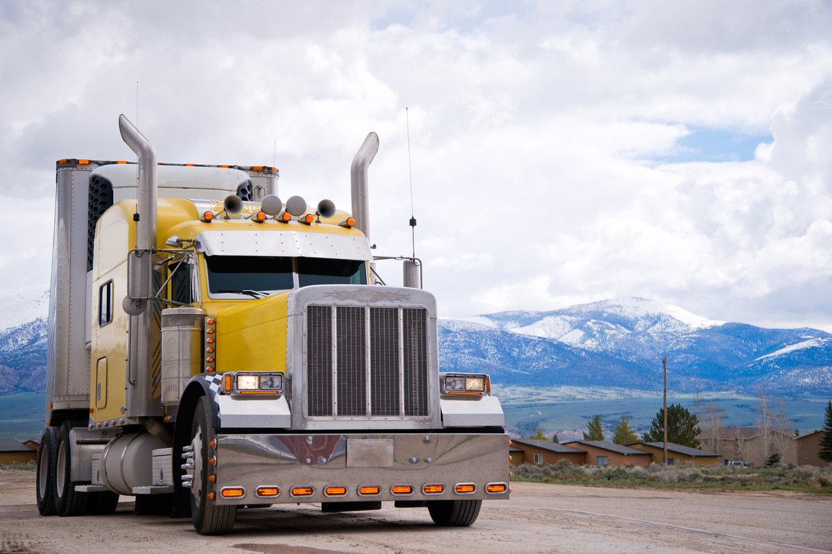 A steep demand decline has exposed the #trucking industry to weakness. Use our highly accurate, real-time predictive scoring tools to mitigate your risk: okt.to/rIEySd