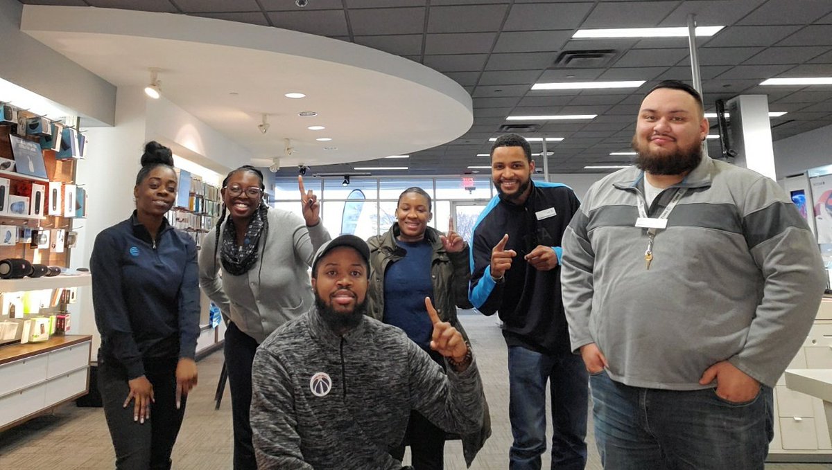 MickinsRob's tweet photo. Flashback Friday to the great folks at #Plaza Blessed to be apart of a selfless blue collar team that shared one goal.
This team had 3 straight area @MoMoneyRivers #1 finishes. @katiegwen2020 @AshKash_att @IsmaelVATT @ATTNEENEE @ray_should ... Grateful..Thankyou. #Rockstars https://t.co/Z8cHKChIau