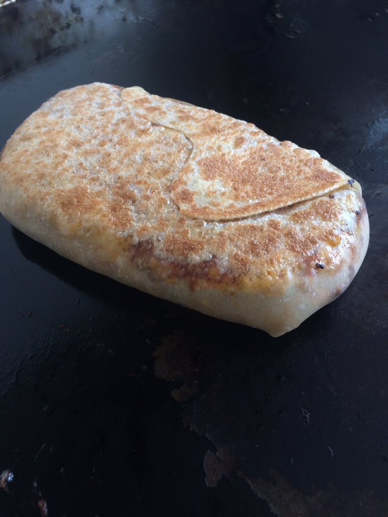 Sekarang ni aku ada jual murtabak. Kawan2 Ipoh bolehlah nak cod.