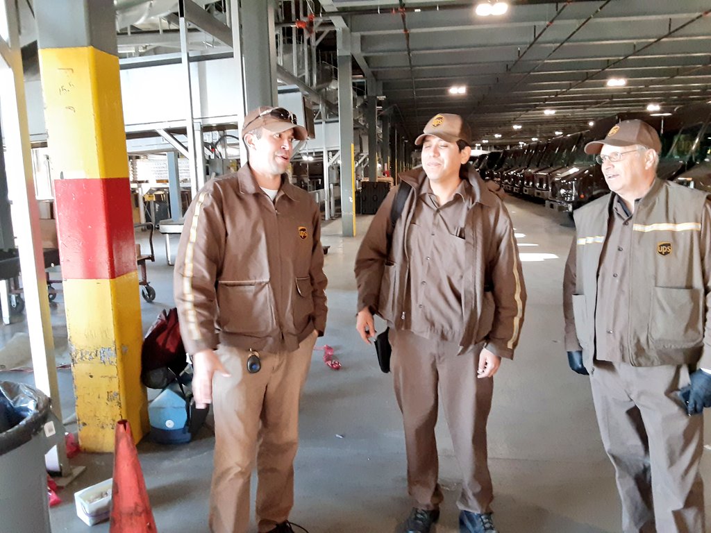 More intersection awareness in Lenexa! So count 123 after your light changes &amp; look LRL! Remember your car length of space! <a href="/CP_UPSers/">Central Plains</a> <a href="/ExperienceUPS/">Experience UPS</a> <a href="/ta_stover/">Terry Stover</a> <a href="/lenox_bryan/">Bryan Lenox</a> <a href="/EagleEyeEddie/">EagleEyeEddie</a> <a href="/Homesafecomm/">Home Safely Advisory</a> <a href="/Edie4gzus/">Edie Chambers</a> <a href="/stl1trg/">Tara Gahr</a> <a href="/darcyscottUPS/">Darcy Scott</a> <a href="/OCFeederSafety/">OakCreekFeederCHSP</a> <a href="/UPSphoenix/">Phoenix East center safety team</a> <a href="/kelly_gonter/">Kelly Gonter</a>