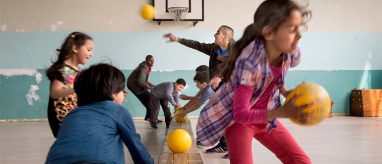 Samen tegen corona met essentiële dienstverlening #lde  lokalediensteneconomie.be/nl/post/72/ess…