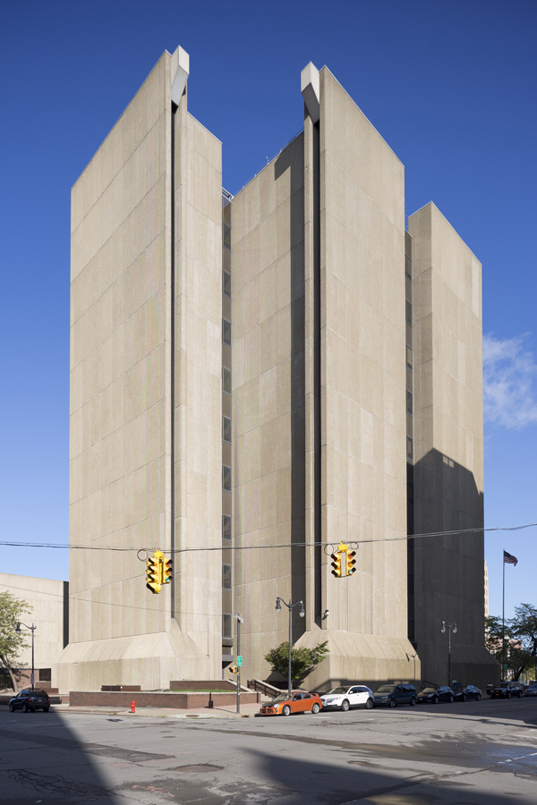 I EXPECT A FORERUNNER DRONE TO COME OUT OF THIS THING ANY MOMENT AND GIVE ME MY QUEST.(Buffalo City Courthouse,  @mtkerr89's old stomping grounds)