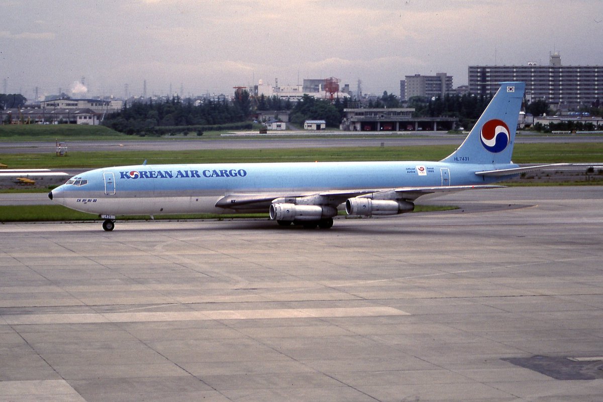たかひろ در توییتر 今日の過去作ミュージアムは 大韓航空のb707 300cのカーゴ便でも 当時 伊丹にはデイリーで乗り入れていた 大韓航空ですが カーゴ便は確か週2便の飛来でした こんな時代もあったよねと 伊丹空港 07 オールドシップ友の会 T Co たかひろ در توییتر 今日の過去作ミュージアムは 大韓航空のb707 300cのカーゴ便でも 当時 伊丹にはデイリーで乗り入れていた 大韓航空ですが カーゴ便は確か週2便の飛来でした こんな時代もあったよねと 伊丹空港 07 オールドシップ友の会 T Co