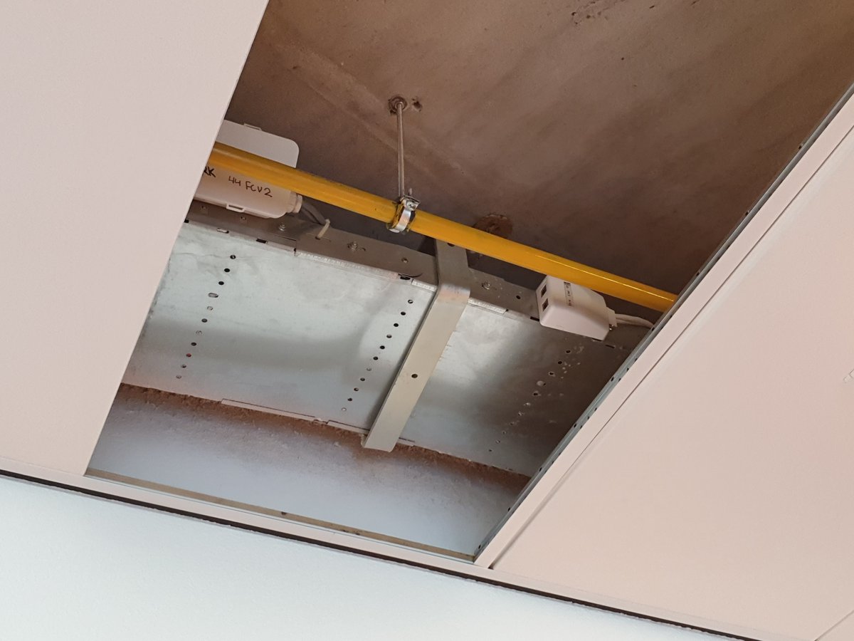 lesscherinstall's tweet photo. Voor 3 locaties, in Lochem en Borculo, van het Staring College wordt op dit moment de Cat.6a bekabeling voor het nieuwe Wi-Fi netwerk aangelegd. https://t.co/kslM9unENh