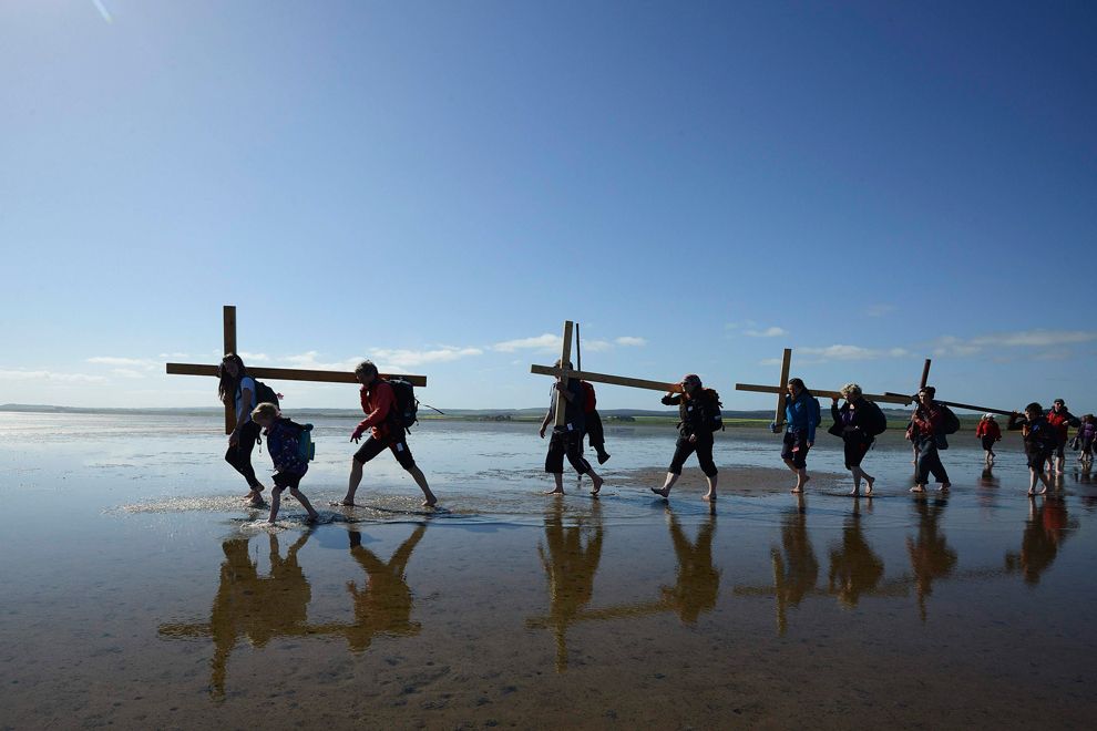 northerncrossuk's tweet photo. On this Good Friday, we pray that God will bless and protect the community of Holy Island and all those who have crossed these sands on pilgrimage in the past. No pilgrims walked the sands today, but, God willing, we will be back next year. https://t.co/4eWdp8lPsC