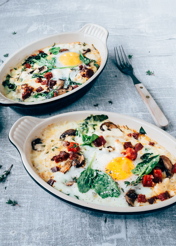 paulineskeuken's tweet photo. Oeuf en cocotte of eieren uit de oven. . Misschien ken je het wel als ontbijt of lunchgerecht, je ziet het vaak met Pasen voorbij komen. Alle ingrediënten in een ovenschaaltje, eventjes in de oven en lekker oppeuzelen.
#paastip https://t.co/4XikBqWK4w https://t.co/glSSMQeRXA