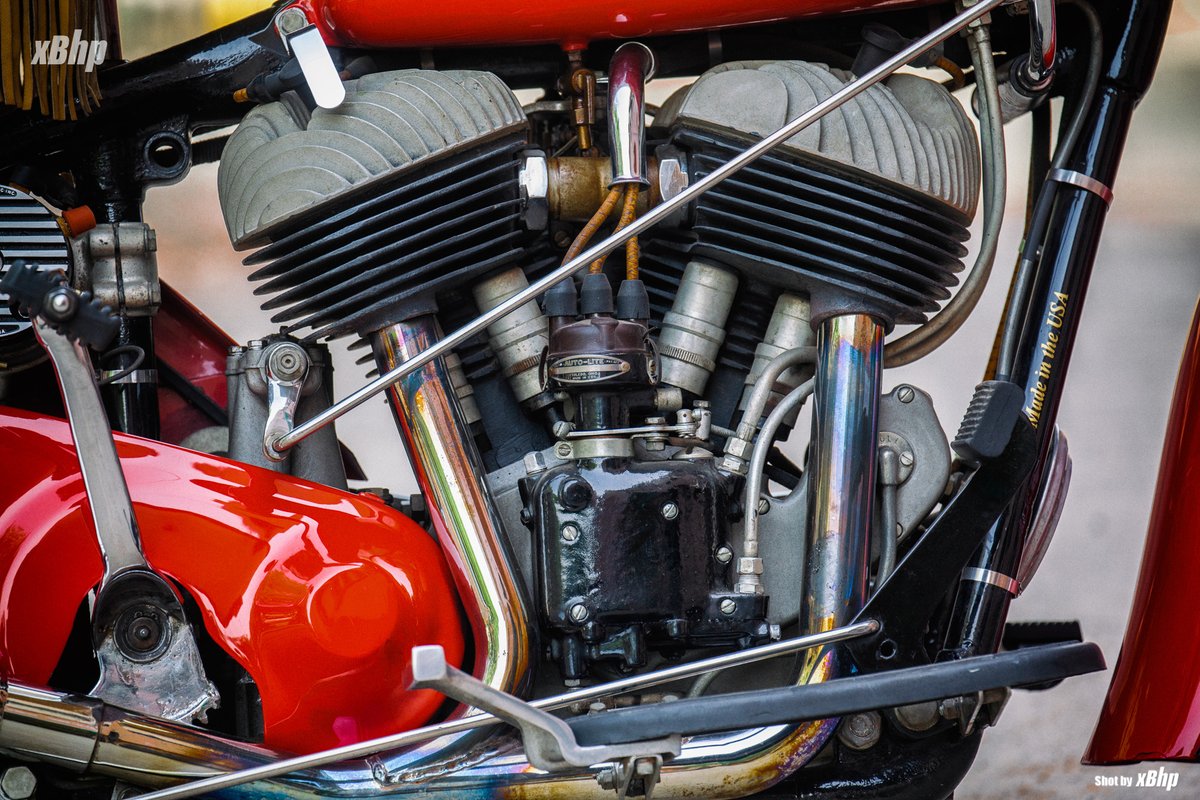 xBhp's tweet photo. it is a lineup of motorcycle (#ChiefClassic, #ChiefRoadmaster, to name a few). We got to ride a very well maintained Chief in Delhi, and that was one special motorcycle with a hand shifter and the foot clutch which is popularly called the ‘Suicide clutch’. 2/3 https://t.co/eKvep6ltAx