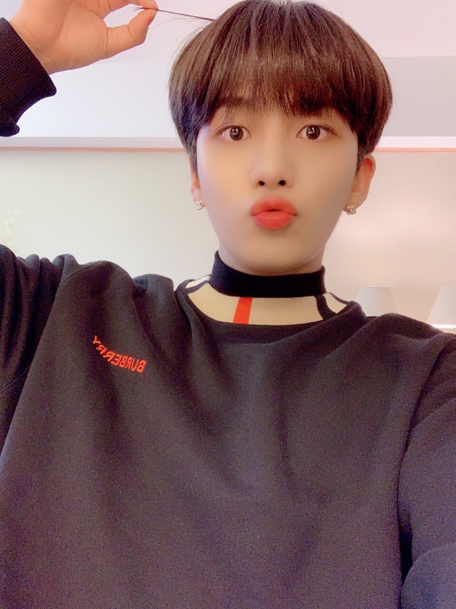 ATEEZofficial's tweet photo. [#종호] 갤러리 보다가 안 올린 사진들 에이티니 보여주고 싶어서 올려요😊❤
#ATEEZ #에이티즈 https://t.co/fB61KJ9vgN