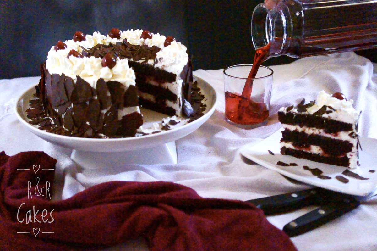 rnrcake's tweet photo. #blackforestcake #blackforest #blackforestcake🎂 #foretnoirecake #gateaux #gateauxanniversaire #gateaufete #gateaucerise #patisserie #cremechantilly #cerise https://t.co/79VC1EMZXU