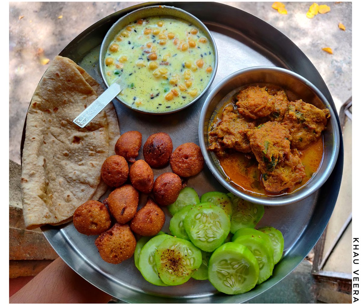 khauveera's tweet photo. Ghar ka khana❤️🇮🇳Boondi Raita, Veg kofte ki sabji, Sweet Pue (Gulgule), Roti, Cucumber
#gharkakhana #homecooking #indianfoodbloggers #northindianfood #foodindia #homecooked #platinggoals #walkwithindia #foodtalkindia #vegetarianrecipes #homefood #vegetarian #desikhana #foodie https://t.co/B5jOE70wFl