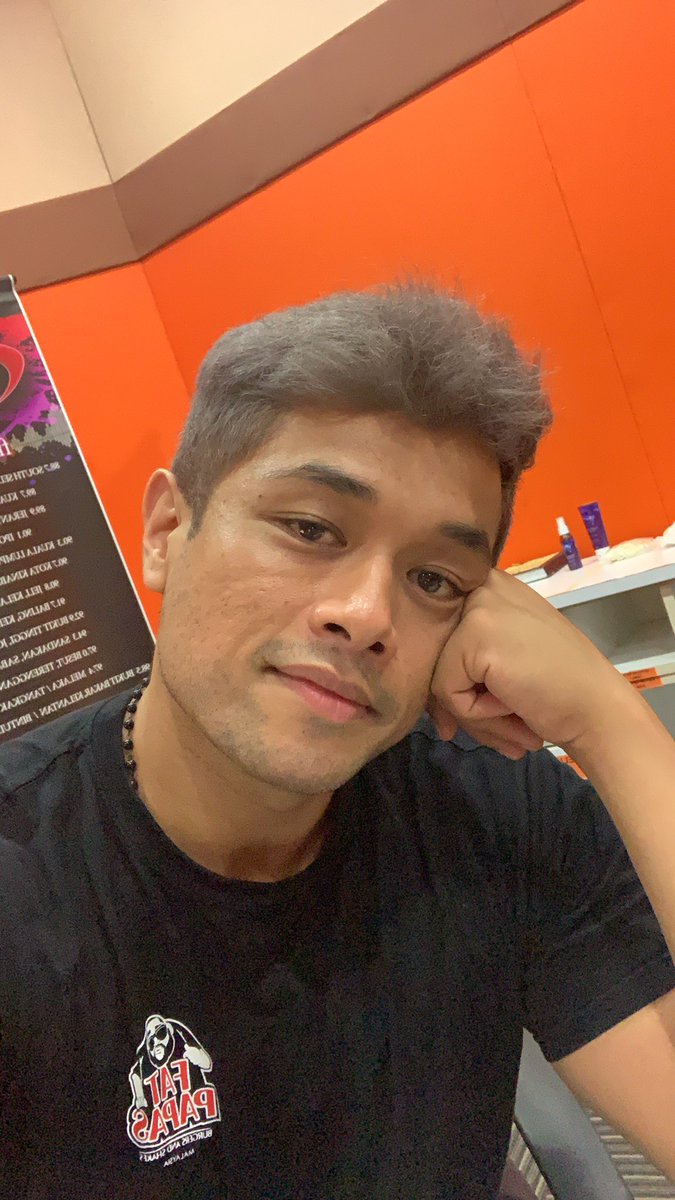Who is gonna keep me company till Midnight on #traxxfm ?  Send me your requests right now! leggo!!