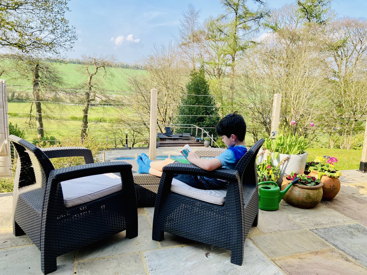 Easter reading in the sunshine 🌞 📖 <a href="/AldroSchool/">Aldro</a>