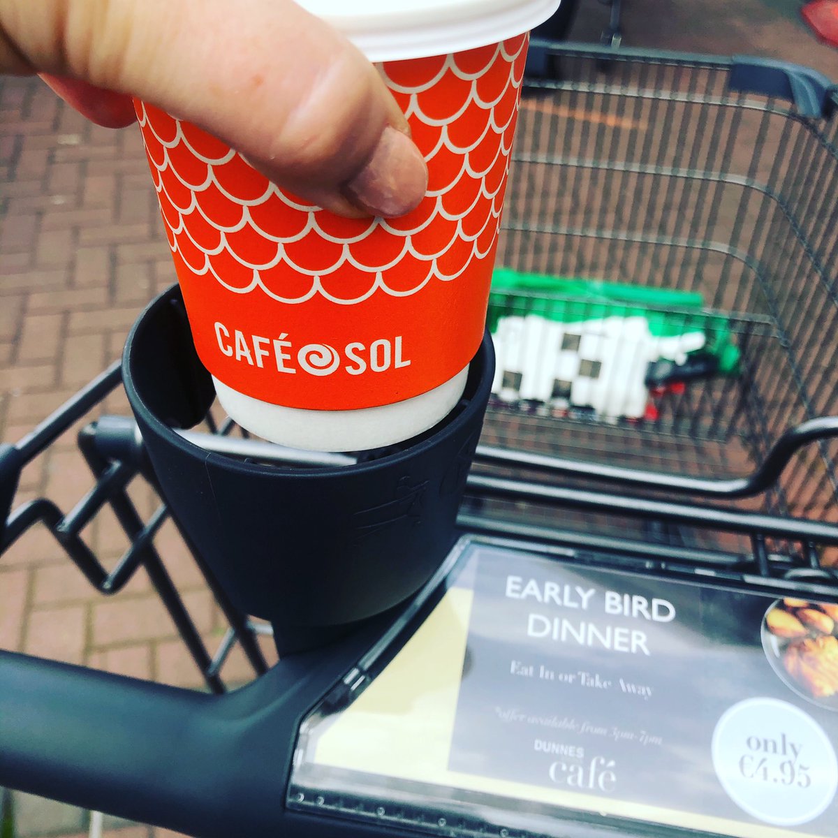 KathCrawford's tweet photo. Nice touch from @CafeSolIrl complimentary tea or coffee in the queue into @dunnesstores Cornelscourt! Makes the wait a bit nicer 😀 ☕️😀☕️😀☕️😀☕️😀☕️#coffee #tea #Easter #COVIDー19 #LockdownExtended https://t.co/wiD9wrWrrm