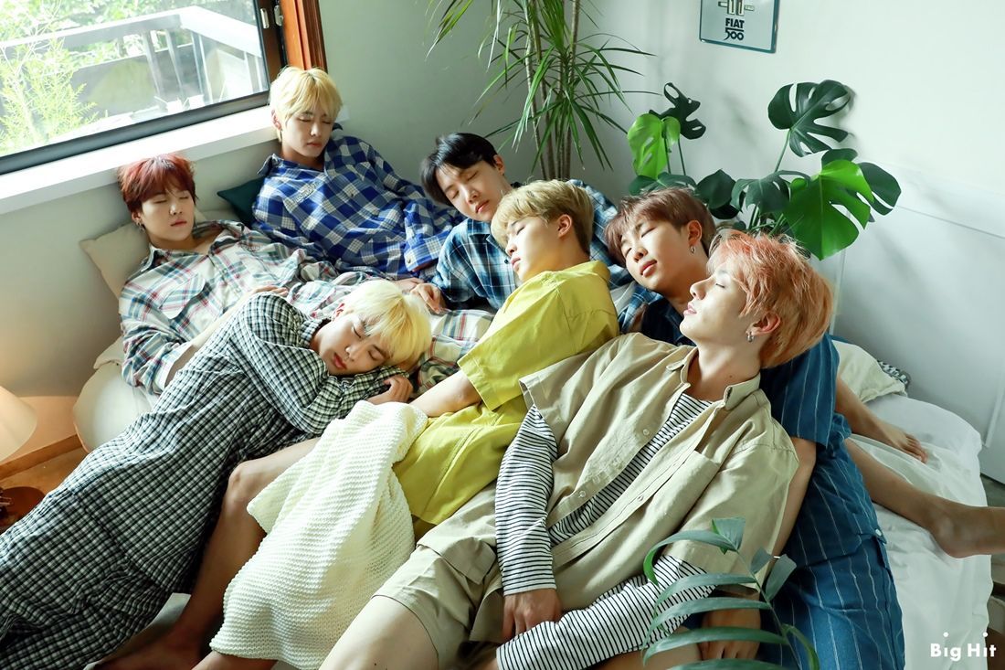 BTSARMY_Salon's tweet photo. The boys are called #야채튀김소년단 the deep fried veggie boys because they always stick to each other like 야채튀김 deep fried veggies💜 https://t.co/3w03LT6A4W