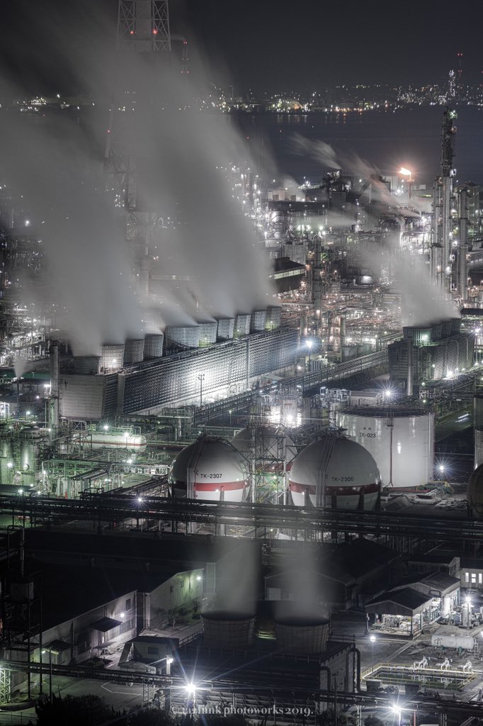 Tatsuki Ito Ta2funk Eth 工場夜景のミッドガル感 まさにファンタジー 今ワクワクしながらダウンロード中です 工場夜景 ミッドガル Ff7 Ff7リメイク 東京カメラ部 T Co Z2ikpdt5zm Twitter